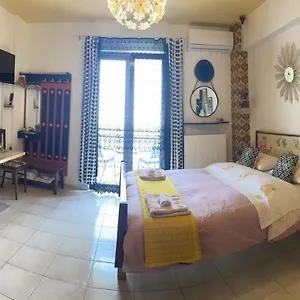 κάντε κράτηση εδώ